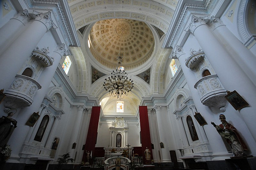 interior iglesia san lorenzo